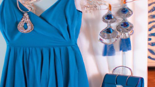 Jakie dodatki do niebieskiej sukienki na wesle?